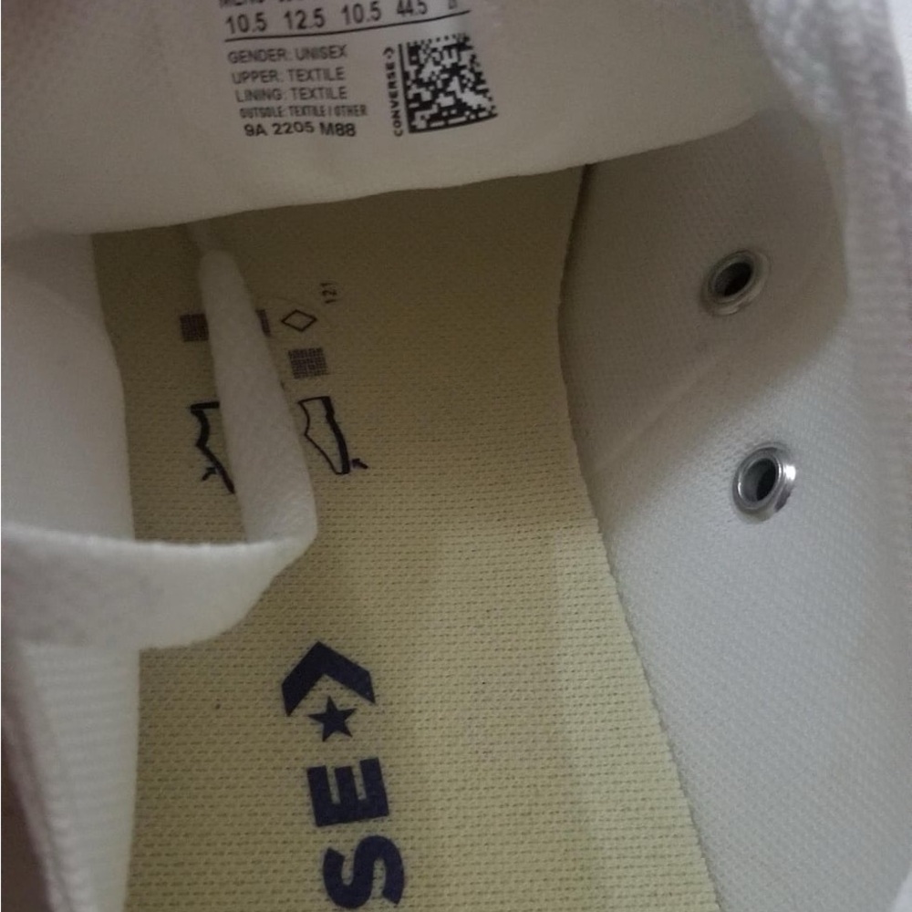 2 pair of brand new converse never worn. Size 10.5 - Picture 5 of 6